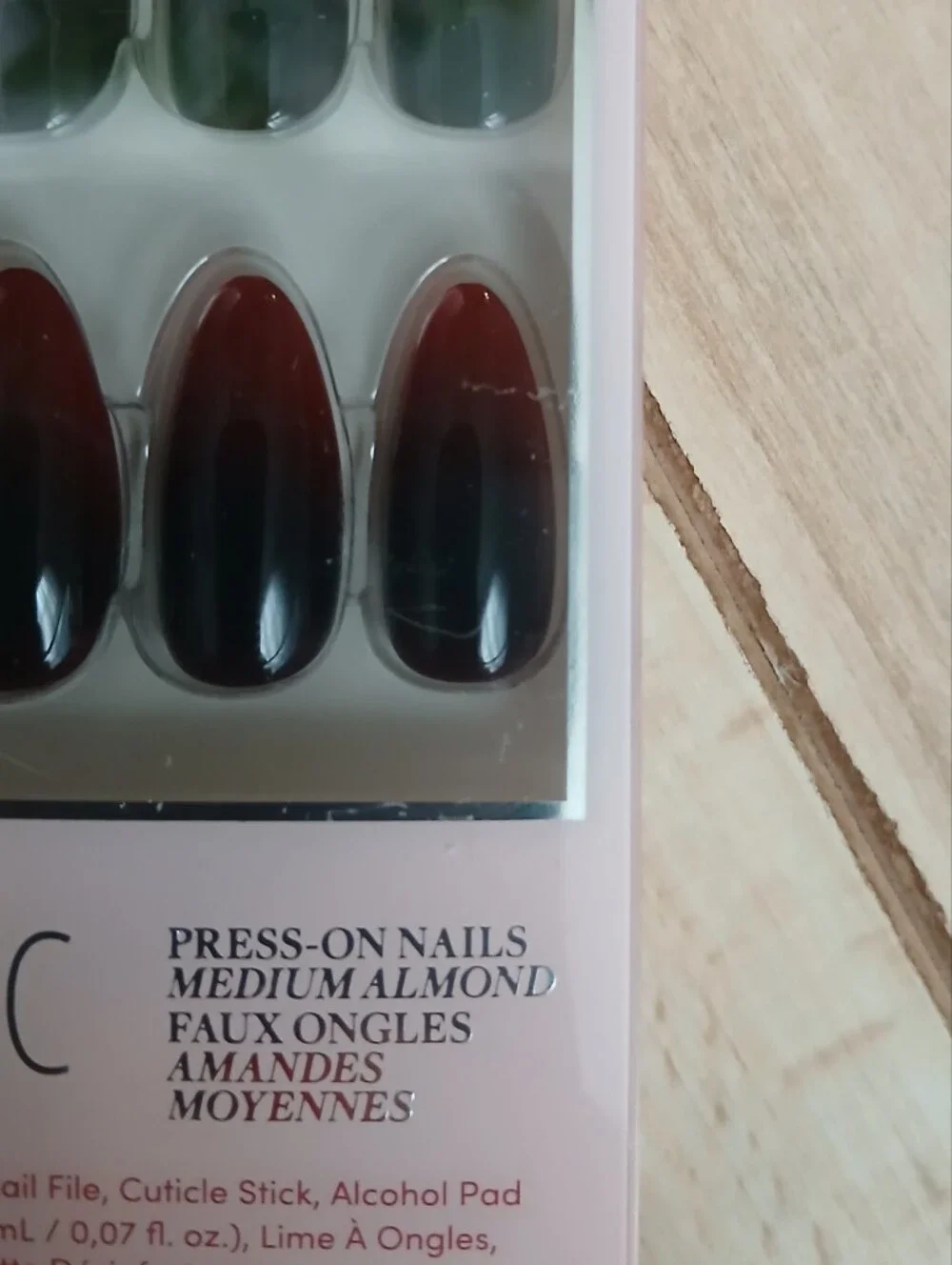 Glamnetic Press On Nails Vampiress An Ombre Medium Almond Nail Rare